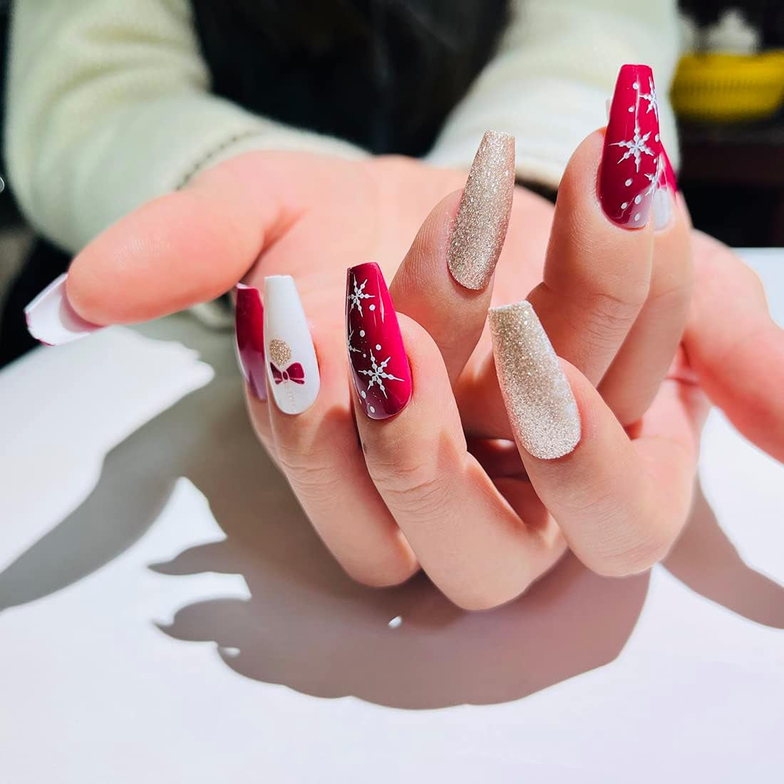 24 Pcs Christmas Press on Nails Medium Length with Snowflakes and Bling Decorate Designs Ballet Fake False Nails Art for Women and Girls Stick on Nails
